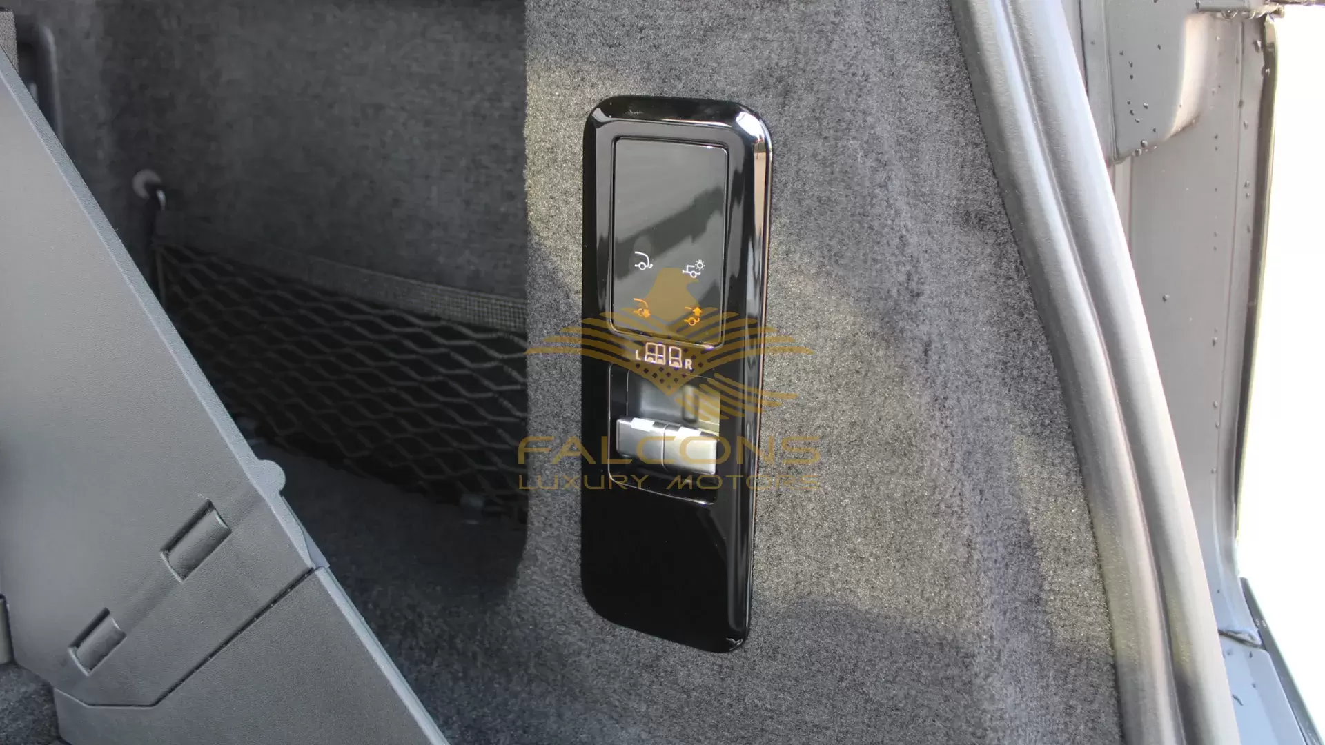 3.0L Sport Petrol P400 Autobiography AT - Image 13