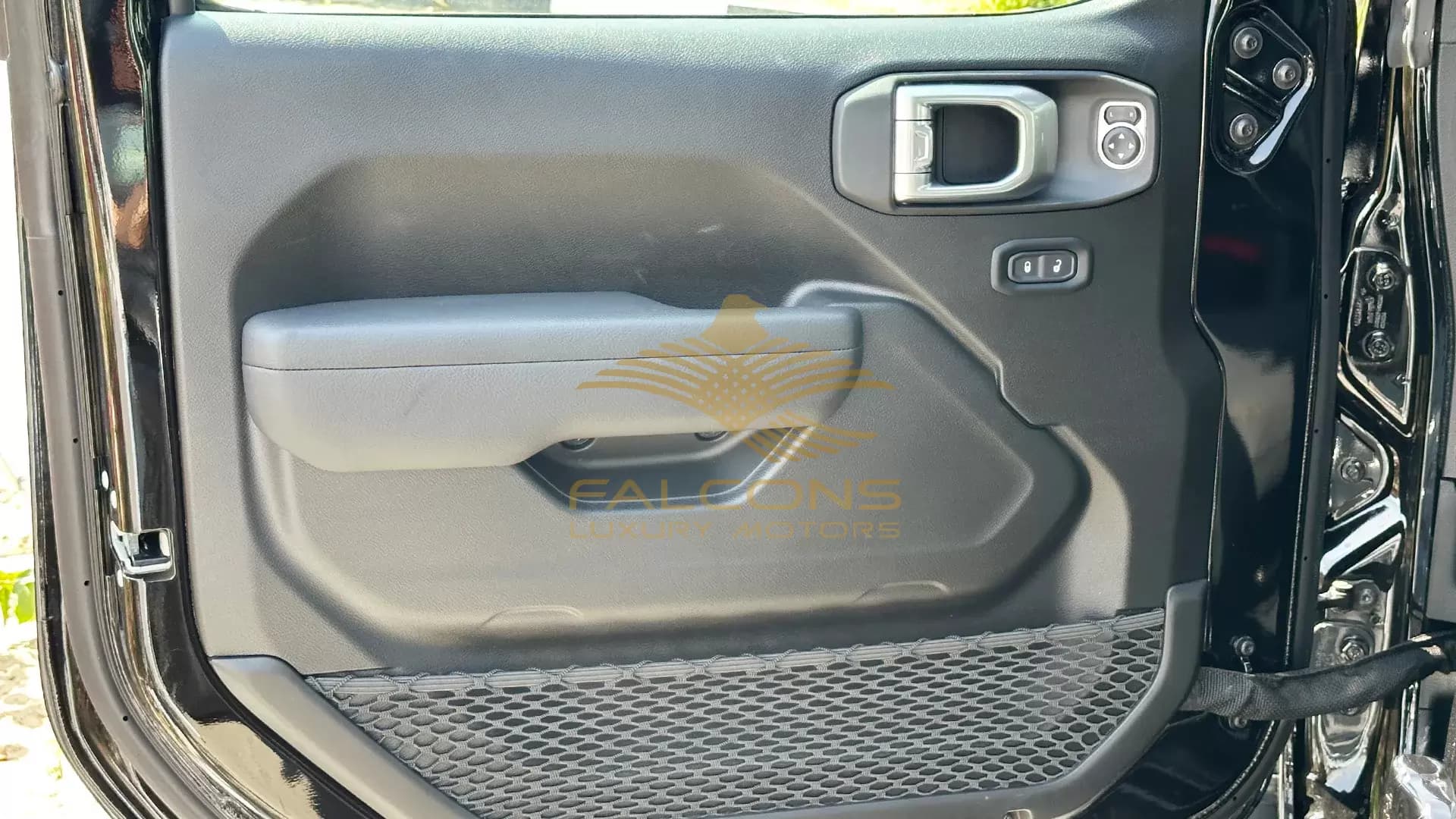 2.0L I4 JL Sport 4DR AT - Image 13