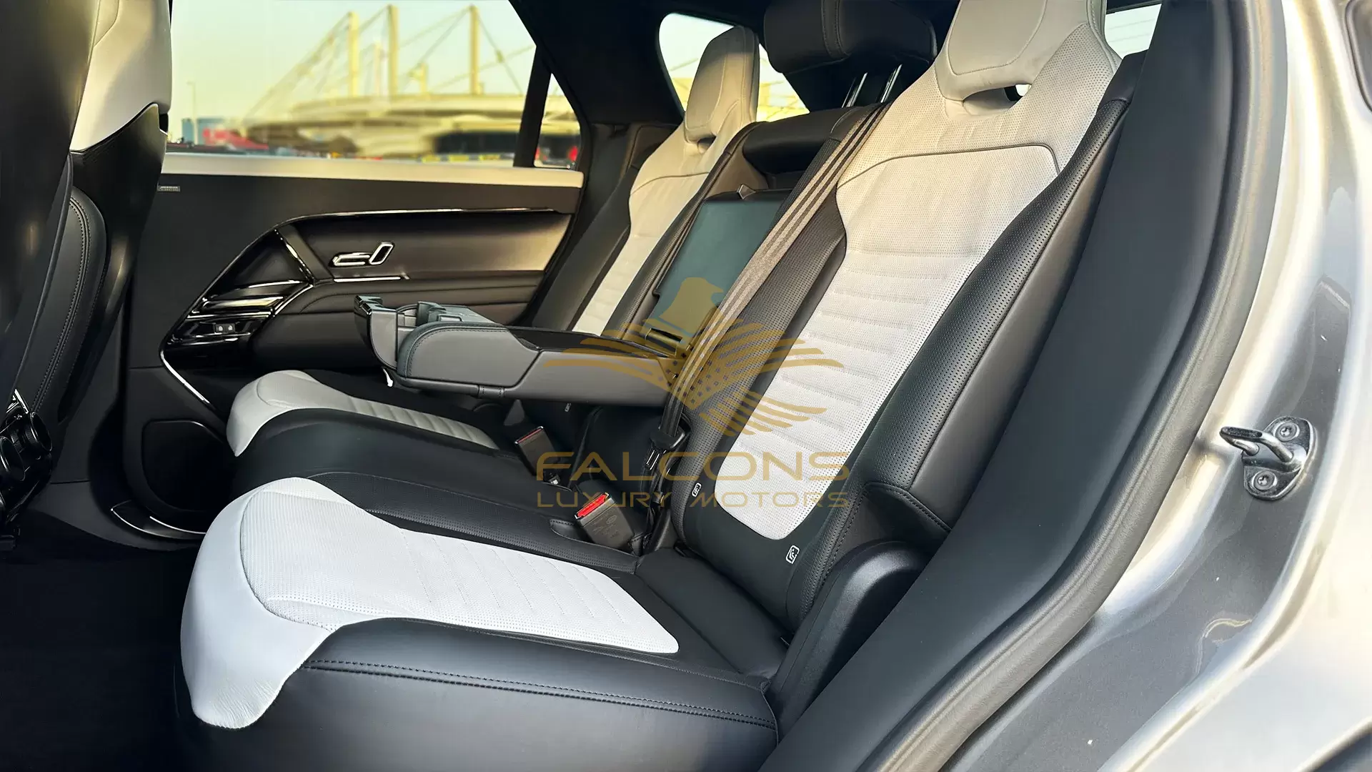 4.4L SPORT SV EDITION ONE V8 P635 AT - Image 10