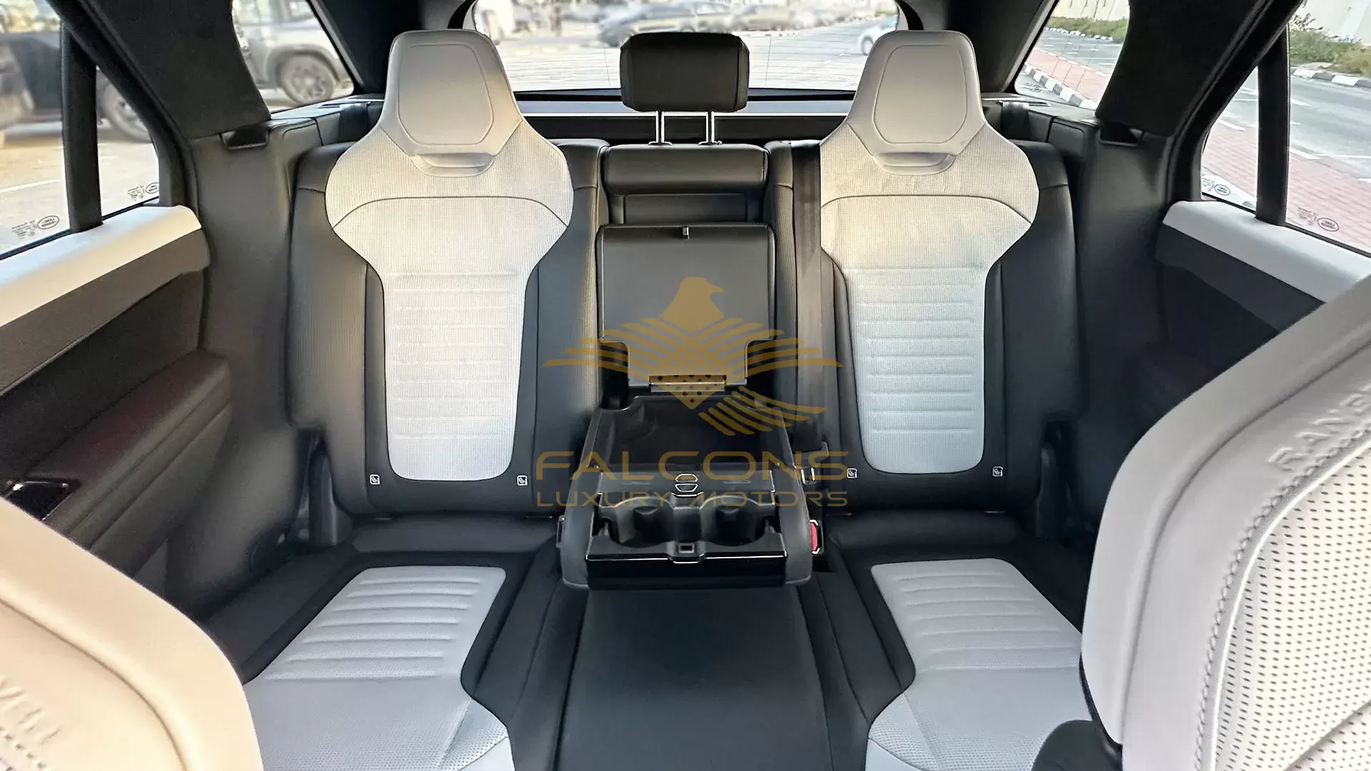4.4L SPORT SV EDITION ONE V8 P635 AT - Image 13