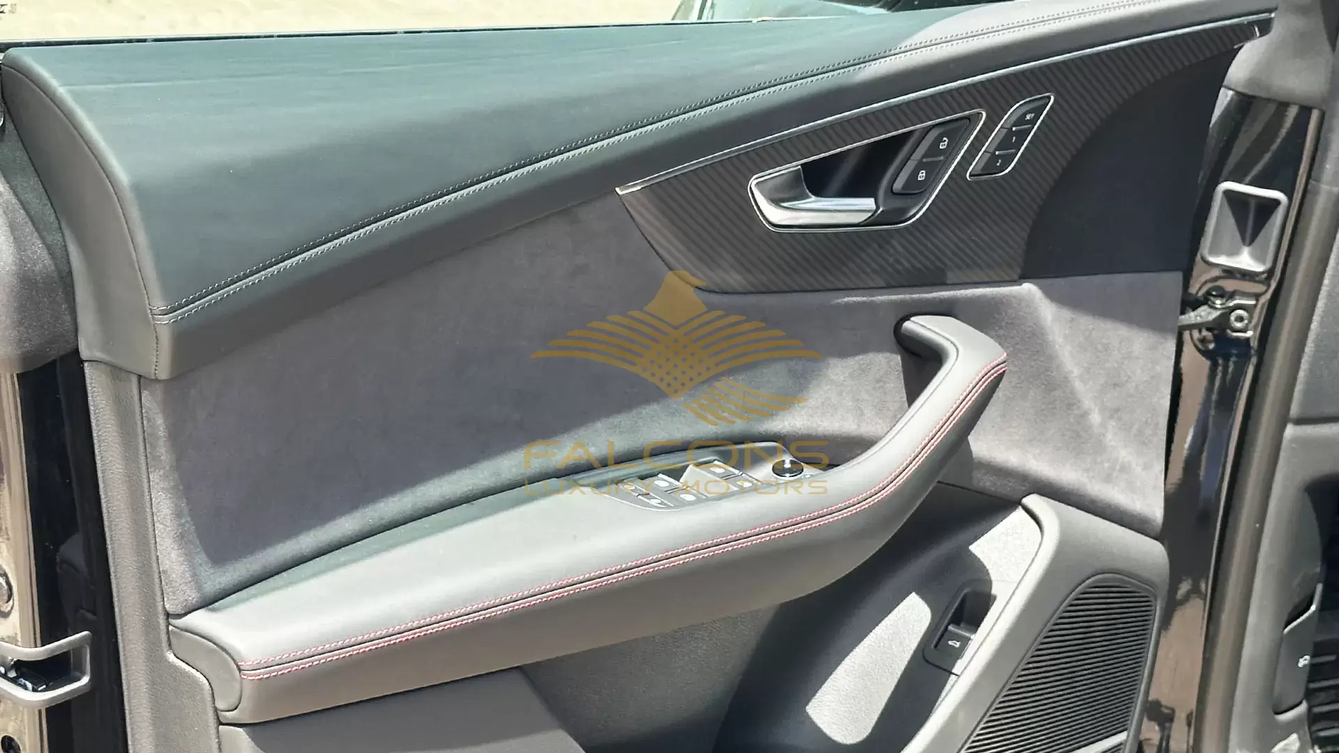 4.0L RS V8 AT - Image 12