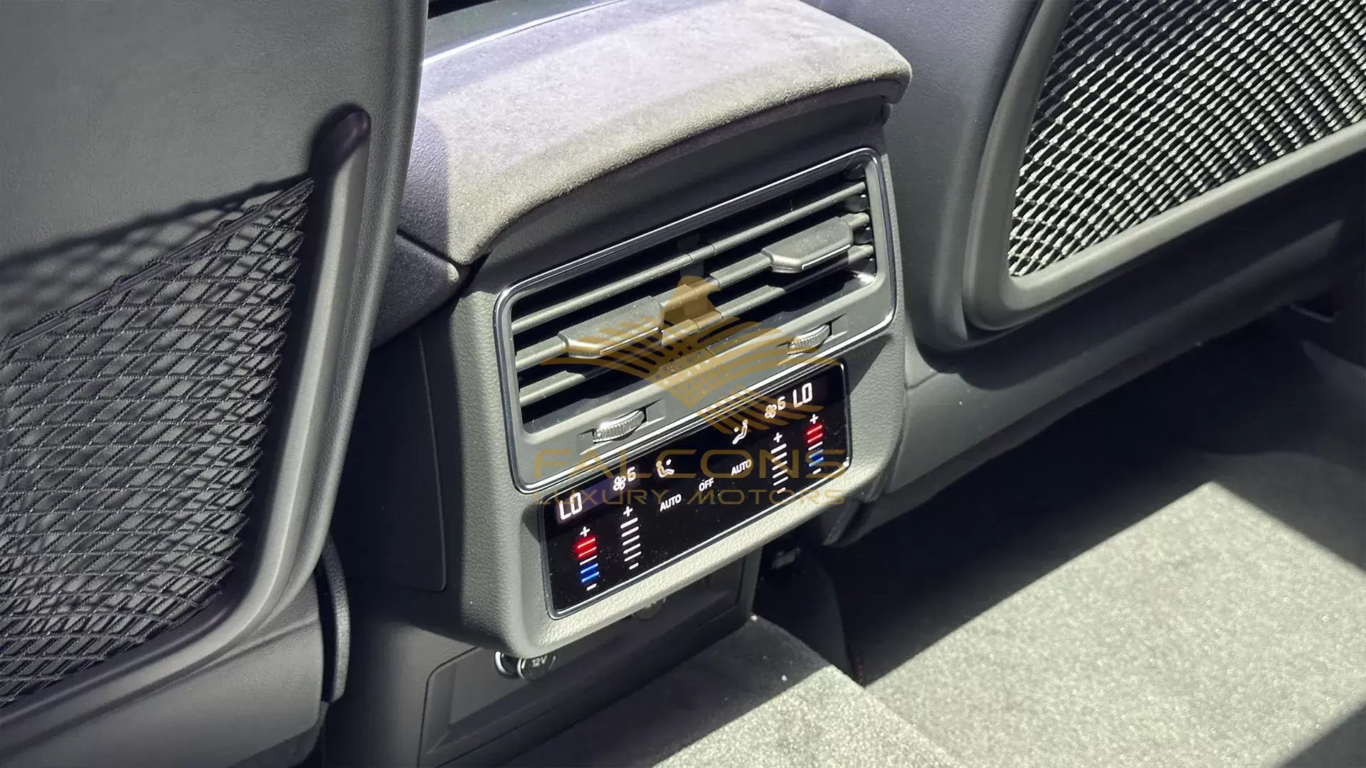 4.0L RS V8 AT - Image 18