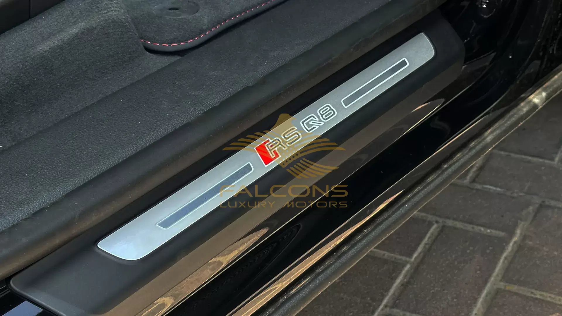 4.0L RS V8 AT - Image 20