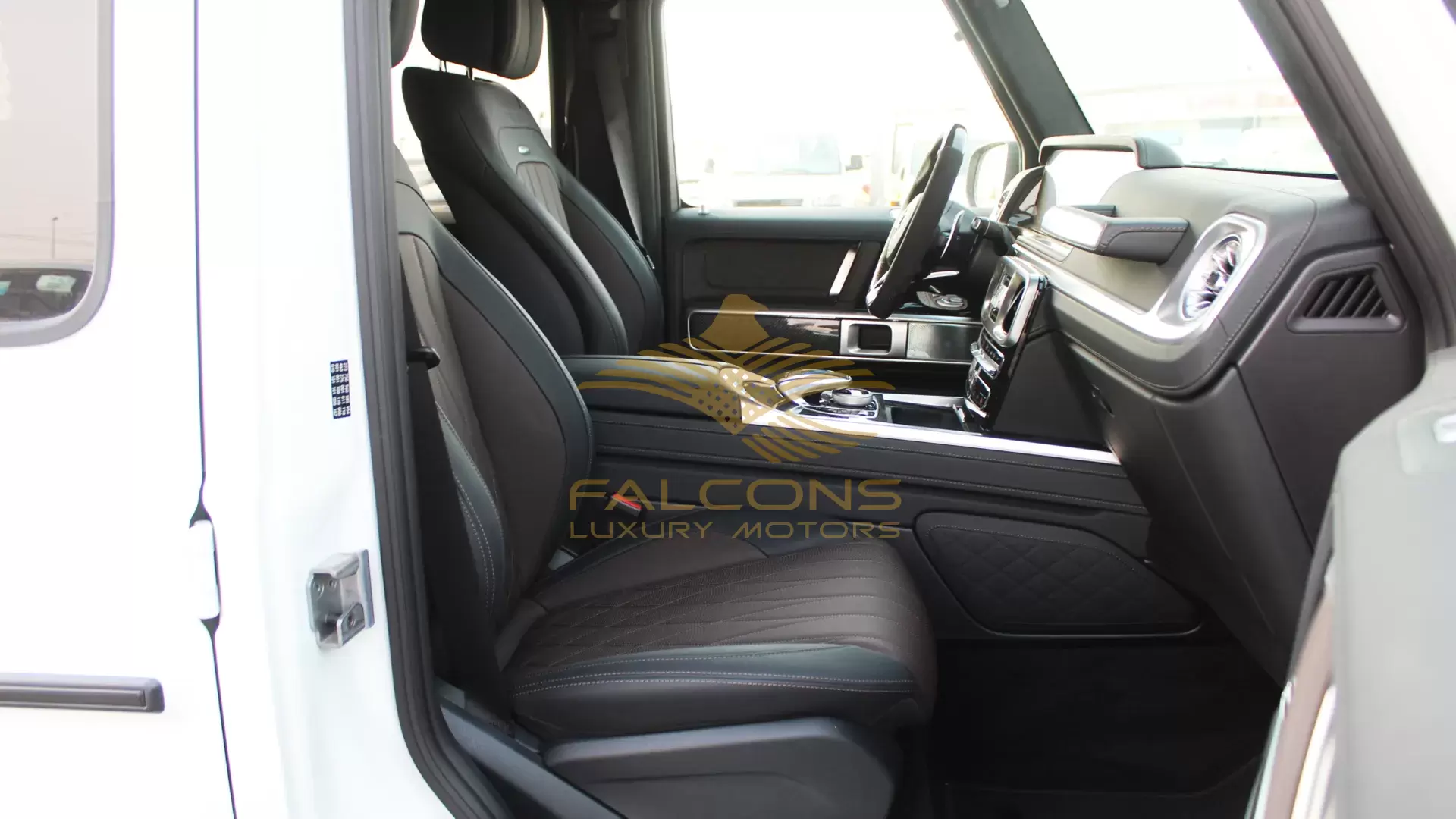 4.0L V8 AT - Image 14