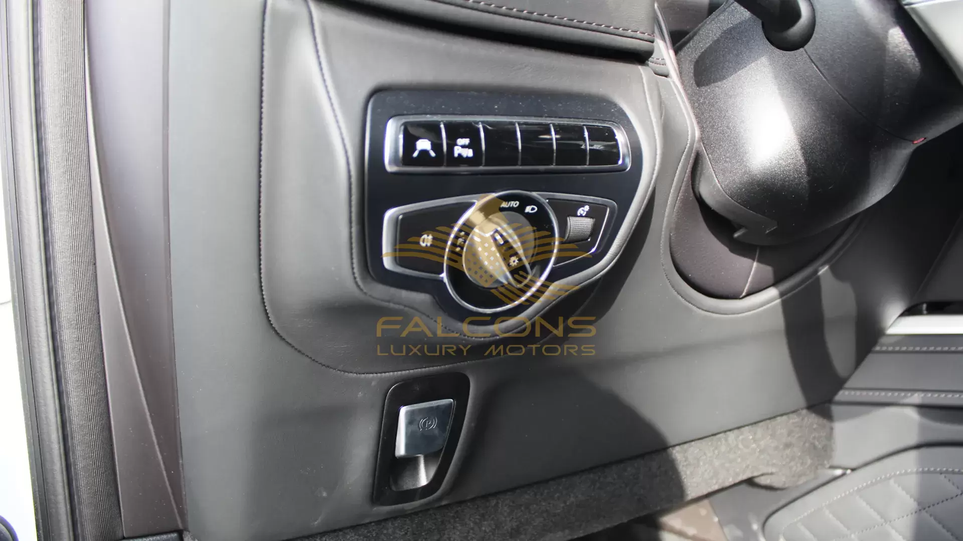 4.0L V8 AT - Image 16