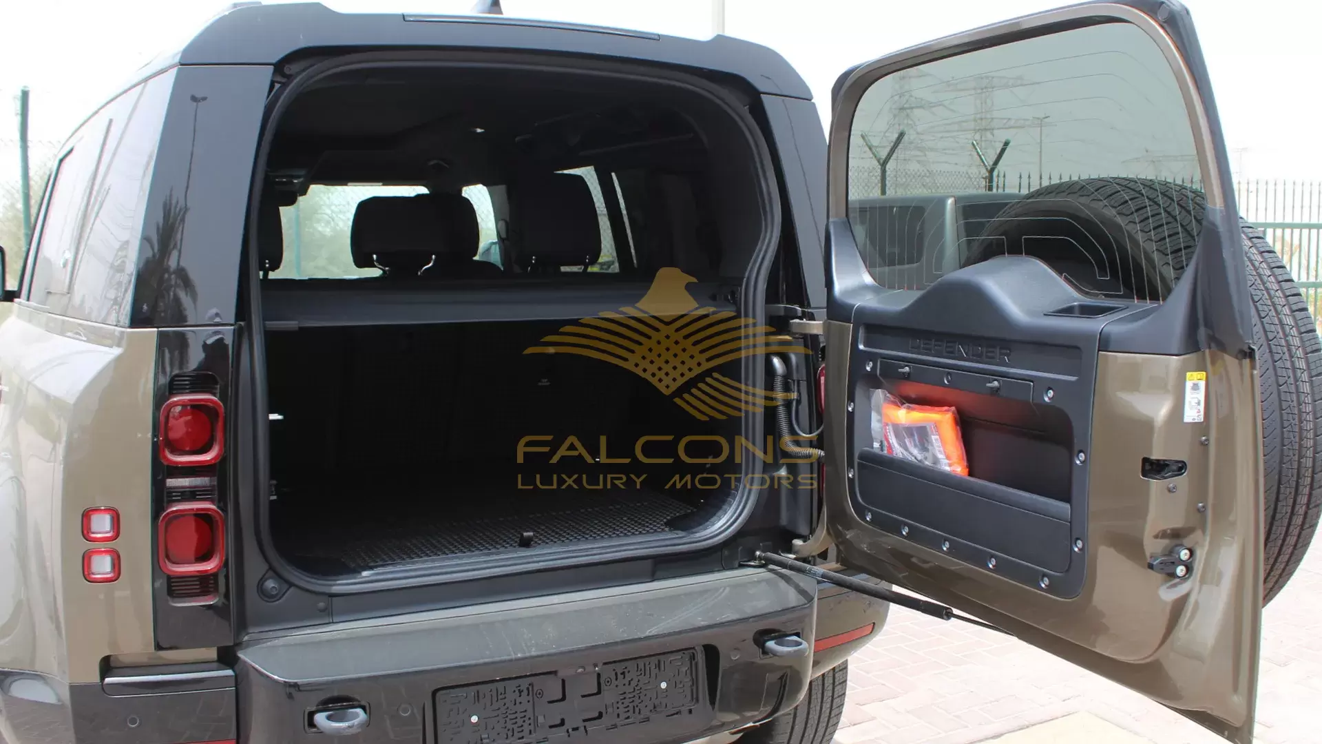 3.0L V6 110 P400 X-Dynamic SE 5DR - AT - Image 12
