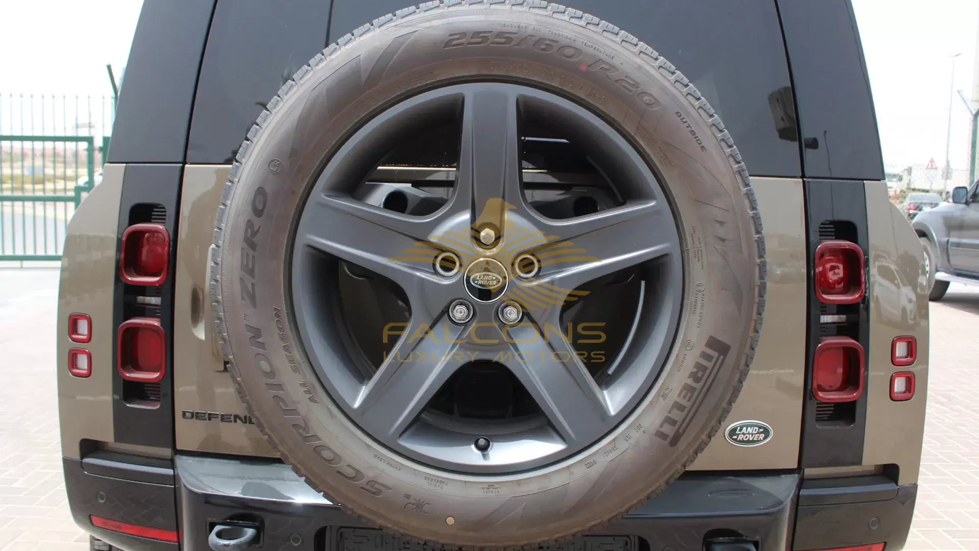 3.0L V6 110 P400 X-Dynamic SE 5DR - AT - Image 15