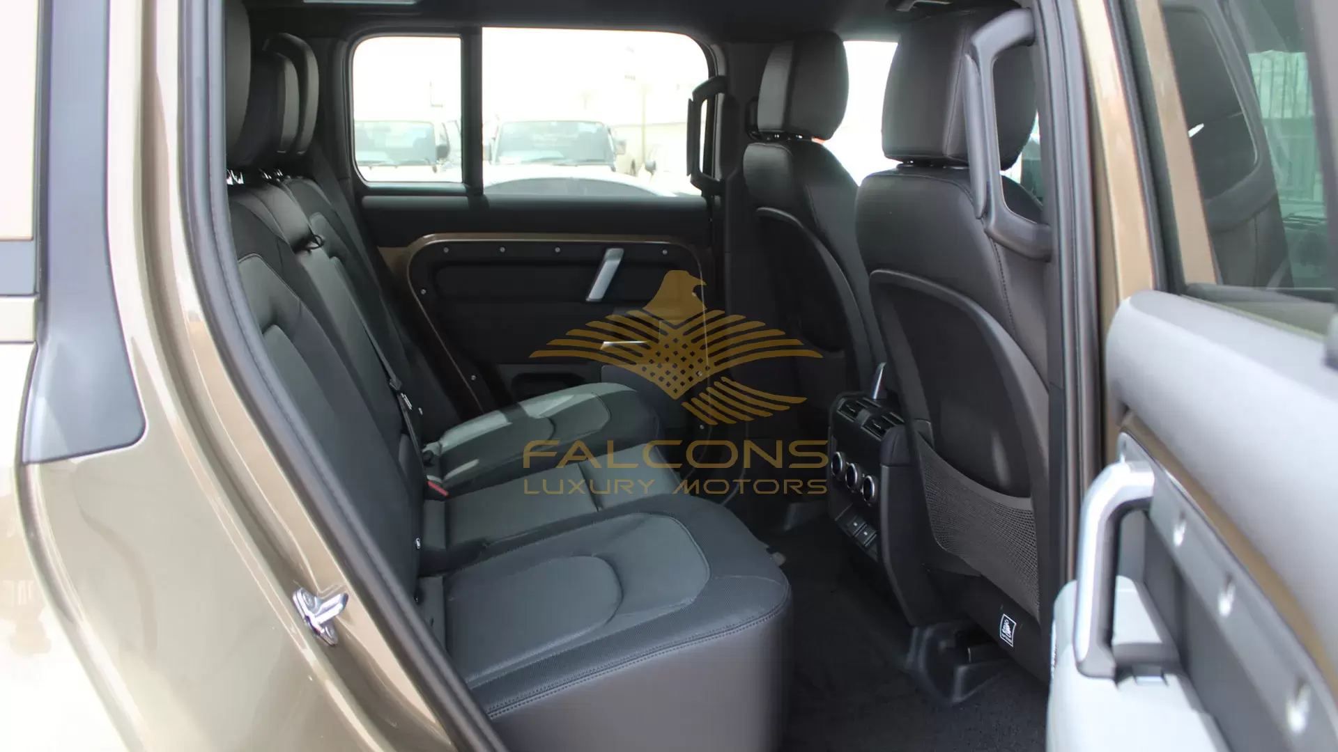 3.0L V6 110 P400 X-Dynamic SE 5DR - AT - Image 16