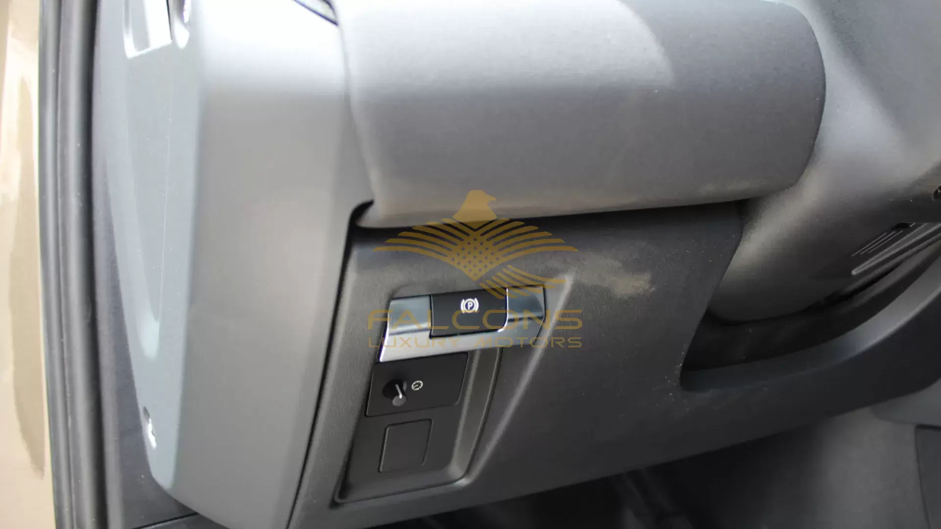 3.0L V6 110 P400 X-Dynamic SE 5DR - AT - Image 19