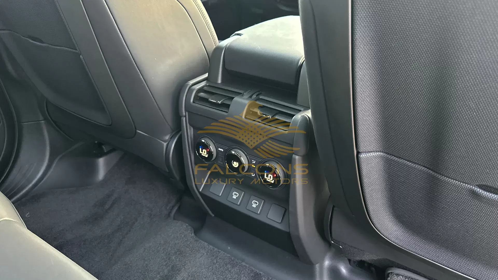 4.4L OCTA AWD 5DR SWB 635PS AT - Image 16